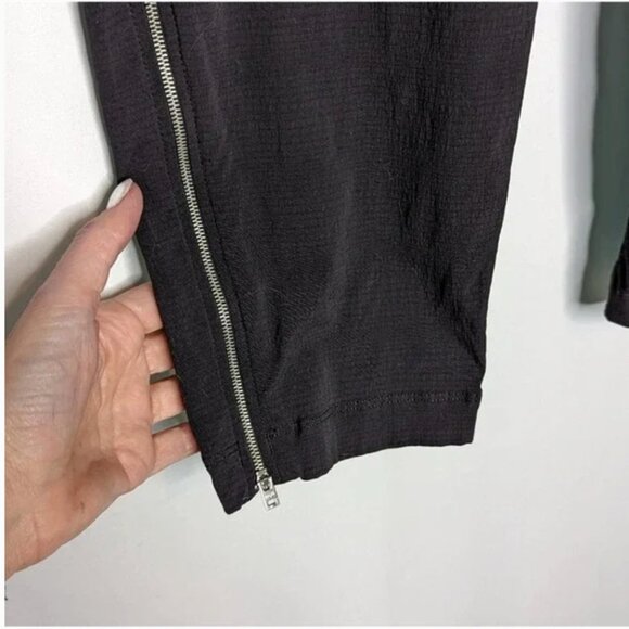 Athleta Trekkie Mod Crop Zip Ankle Pants Black Travel Hiking Commuter Activewear - Picture 6 of 10